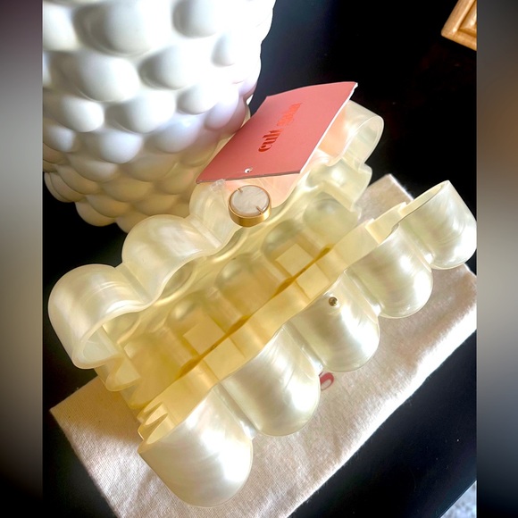 ❗️SOLD❗️Cult Gaia Bubble Pearl Acrylic Clutch - Picture 4 of 7